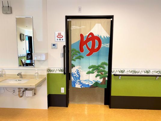 和風モチーフの洋室の扉