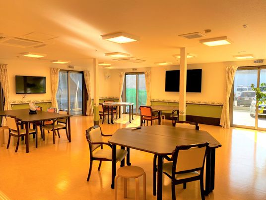 明るいダイニングルーム景色