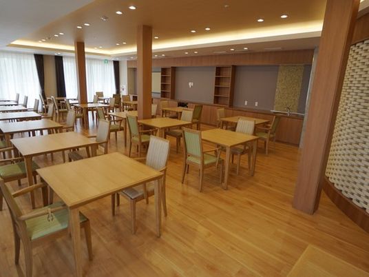 清潔で広々とした食堂