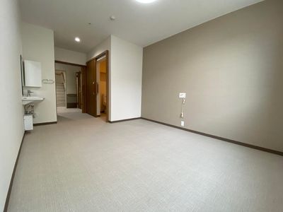 広々とした洋室の一角