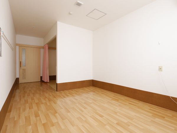 明るく広い洋室