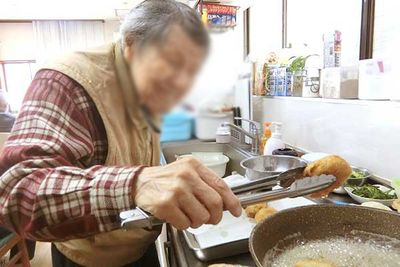 調理するシーン