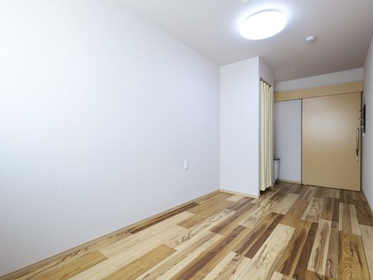 シンプルな居室の一角