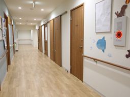 廊下の明るい空間