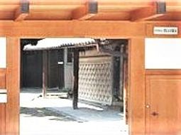 伝統的な日本の門