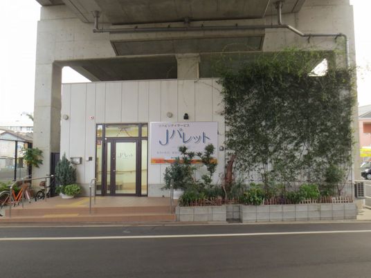 看板と入り口