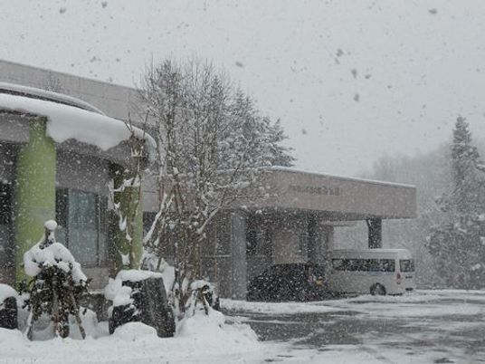 雪景色の施設外観  