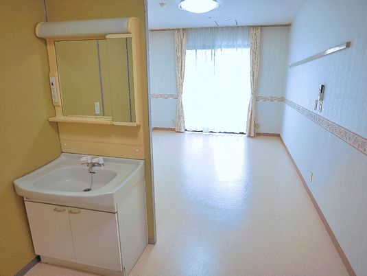 洗面台付きの居室空間