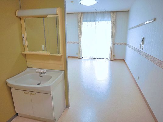 洗面台付きの居室空間