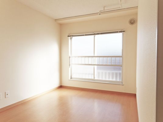 明るい空の居室  