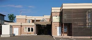 開放的なエントランス外観