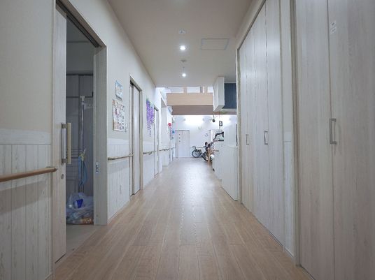 清潔な廊下の一望