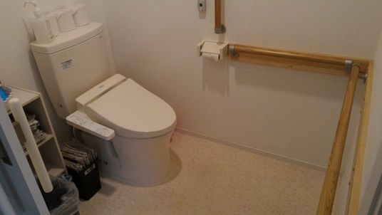 手すり付きトイレ