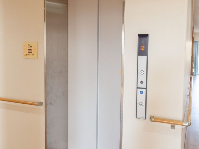 働きやすいエレベーター エレベーター 清潔感あるエレベーターが整備されており、利用者様のサポートがしやすい環境です。