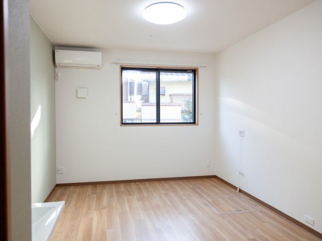整備された居室空間 居室 明るく清潔感ある居室で、心地よいケアを提供していただけます。
