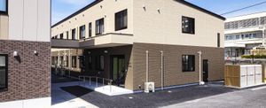 落ち着いた印象の建物
