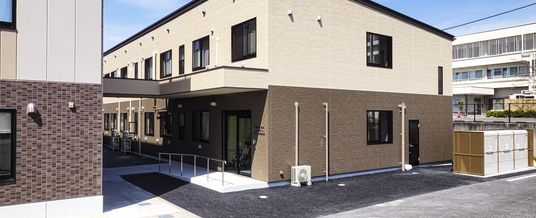 落ち着いた印象の建物