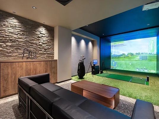 ゴルフシミュレーターのある部屋