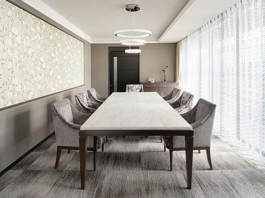 上品な食堂の内装