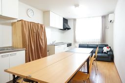 居室の明るいシーン
