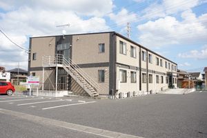 明朗な外観の建物