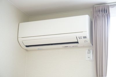 壁掛けエアコンの施設内部