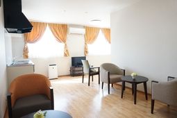 明るい居室の様子