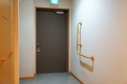 安全な手すり付き廊下