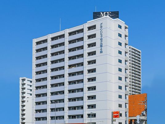 高層の施設外観  