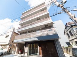現代的な建物の外観