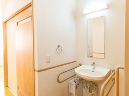 洗面台が備わった廊下