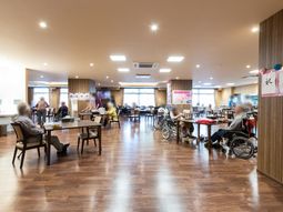 ゆったりとしたダイニングルーム