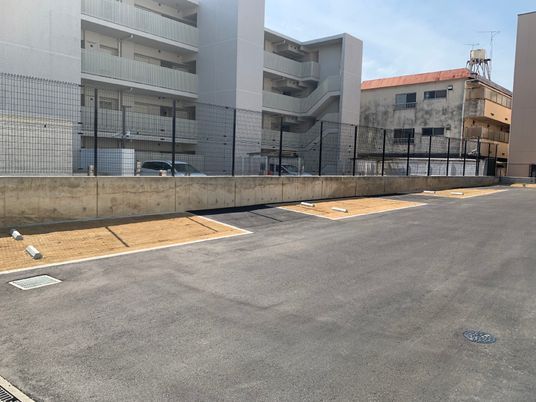 広々とした駐車スペース