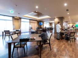 広々とした居心地の良い食堂