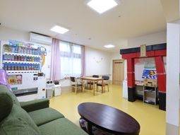 明るい休憩室の様子