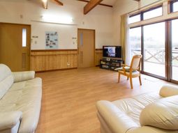 広々とした明るいリビング