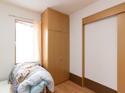 シンプルな居室の一角