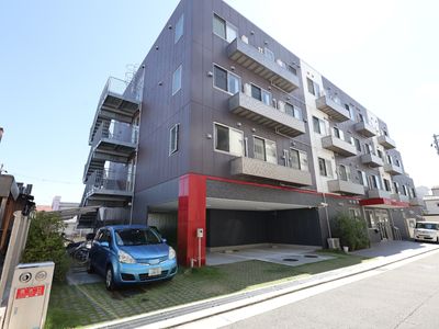 モダンな建物の外観
