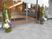飾り花のある玄関前  