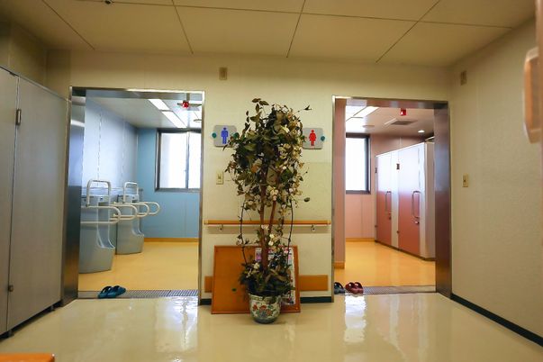 清潔な施設の廊下