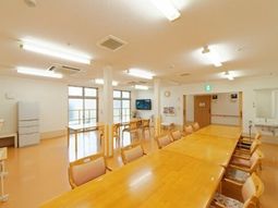 広々した明るいダイニング