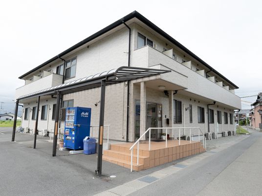 広々とした外観の建物