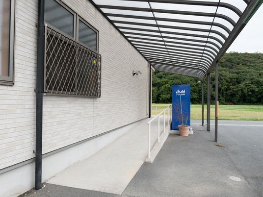 屋根付きエントランスの様子
