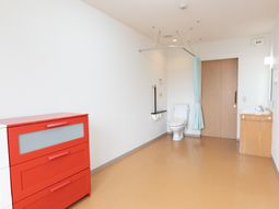 明るい洋室の一角