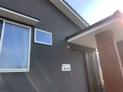 日差しの入る外観