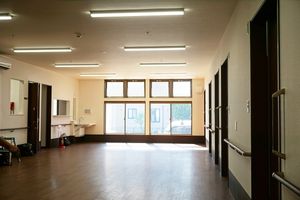 明るい廊下の風景