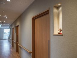 廊下と小さな装飾