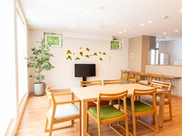 明るい休憩室の風景