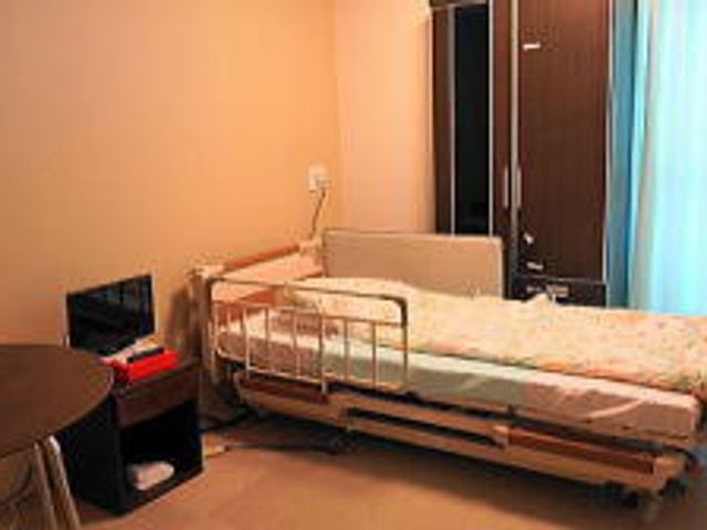 シンプルな居室 居室 温かな雰囲気のこの部屋では、プライベートな時間を大切にしながらくつろげます。