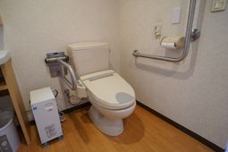 手すり付き洋式トイレ